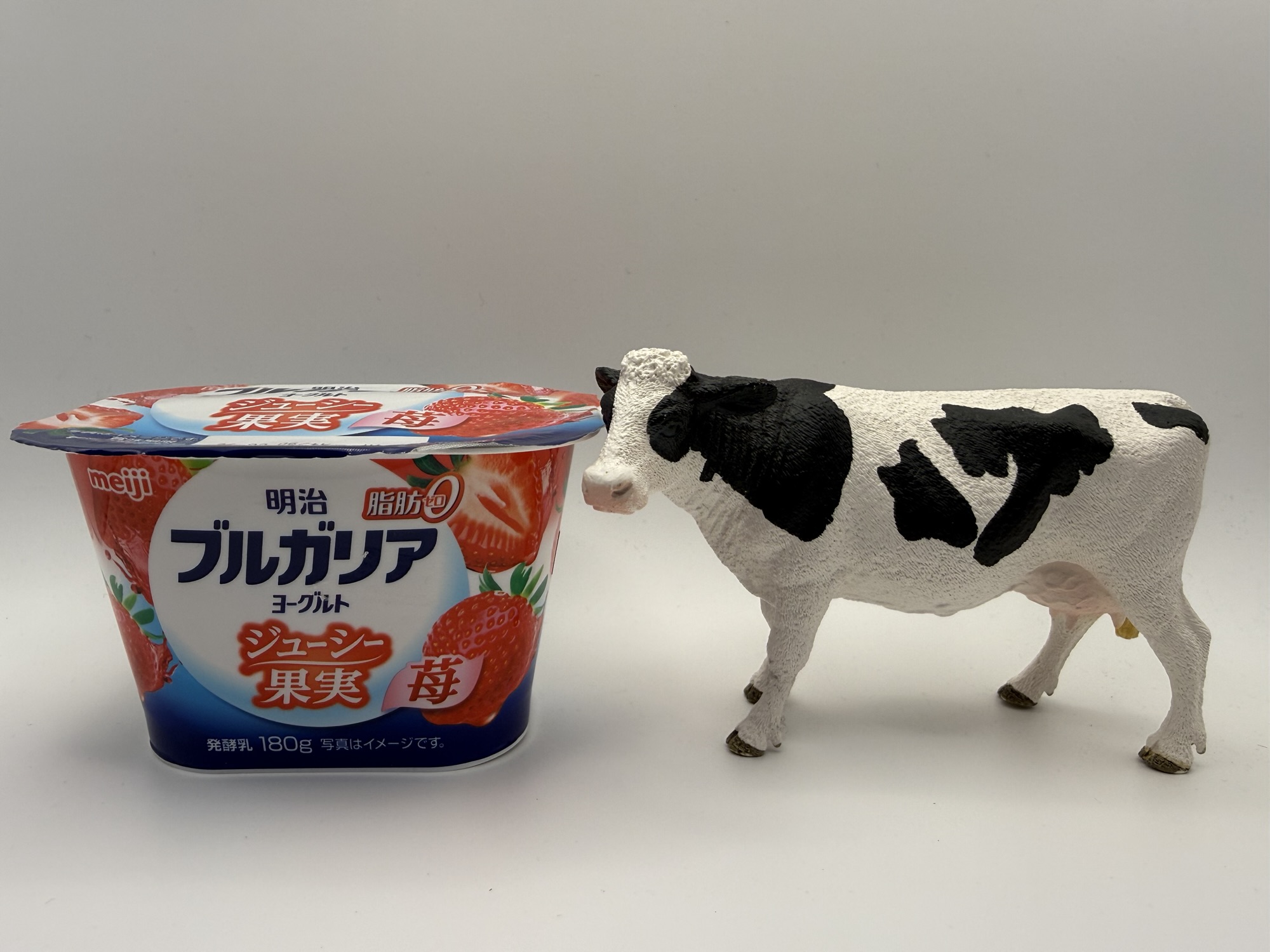 明治ブルガリアヨーグルト脂肪0 ジューシー果実苺のパッケージ