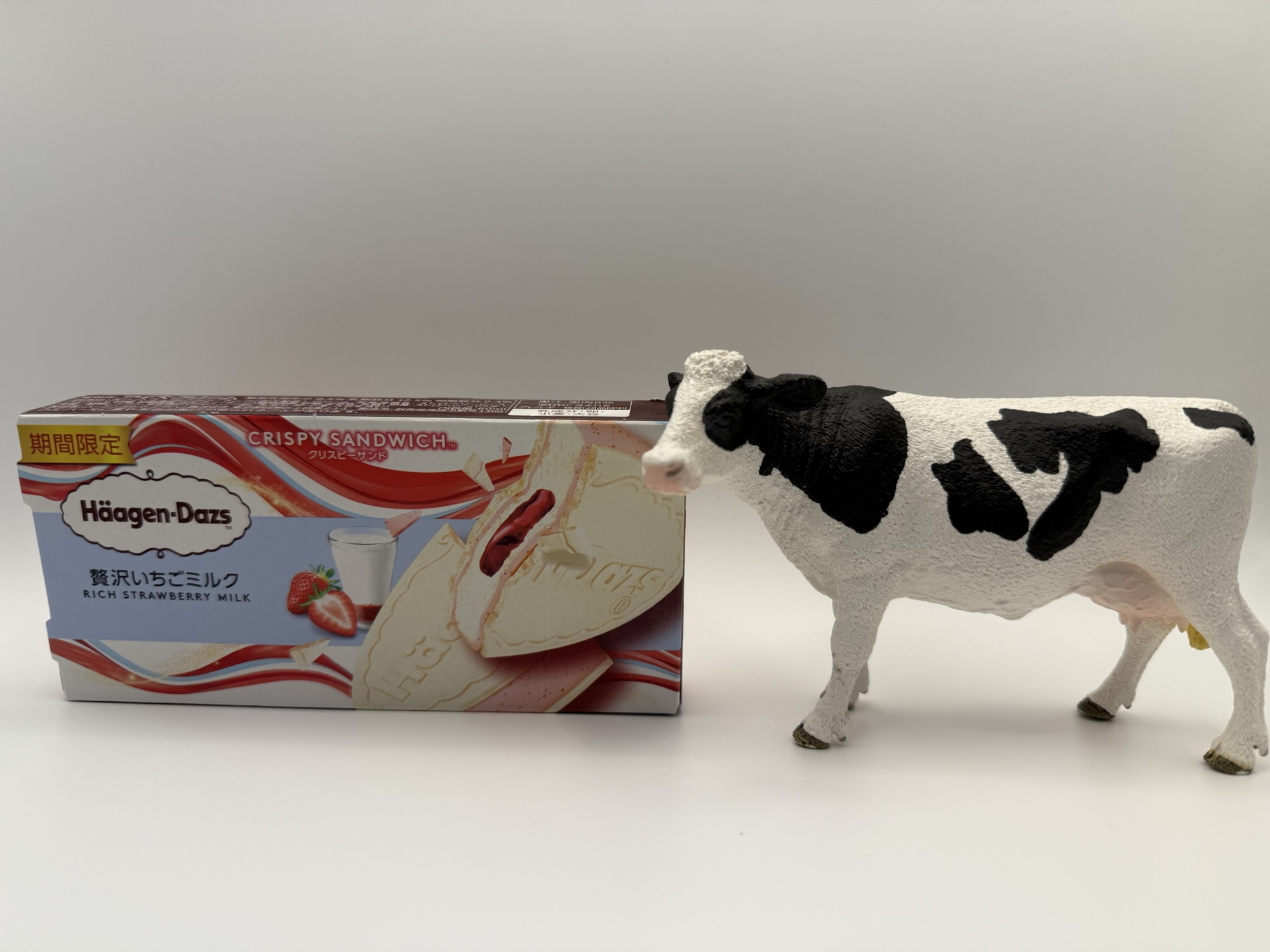 ハーゲンダッツ クリスピーサンド 贅沢いちごミルク 実食レビュー 2026年新作 期間限定